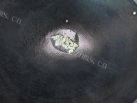 诱人的韭黄炒蛋做法图解5)