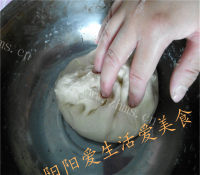 传统油盐扎碱花卷做法图解9)