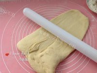 香气浓郁的毛毛虫面包做法图解7)