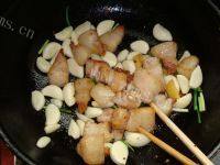 家常菜蒜香红烧肉做法图解5)