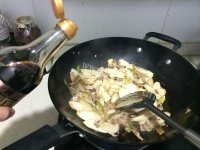 美味的茭白炒肉做法图解5)