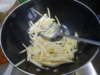 家常菜青椒炒茭白做法图解6)