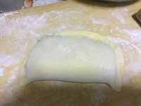 简易的发面肉饼做法图解8)