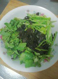 家常菜凉拌木耳菜做法图解3)