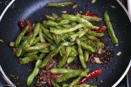 「健康美食」干煸四季豆的做法图解十二