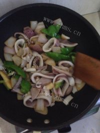 美味的炒鱿鱼做法图解8)