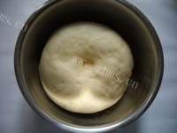 美味的香菇圆白菜腊肉包子做法图解3)