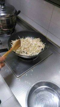 家常菜清炒豆芽做法图解2)