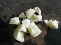美味的肉片炒土豆做法图解3)