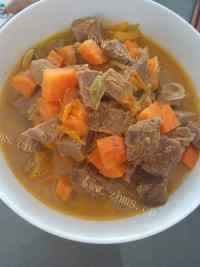 家常菜牛肉炖柿子