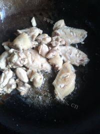 常吃不腻的土豆烧鸡翅做法图解4)
