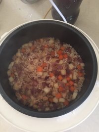 美味的红烧肉焖饭