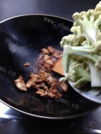 家常菜有机花菜炒肉片做法图解7)