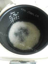 自制冰糖无花果粥做法图解2)
