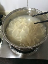 有嚼劲的手工抻面做法图解18)