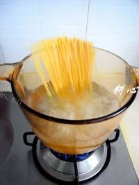 鲜美的鲜虾意粉汤做法图解2)