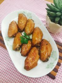 美味的烤鸡中翼
