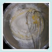 好吃的红豆牛油忌廉蛋糕做法图解9)