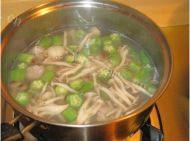 肉丸鲜百合秋葵汤的做法图解七