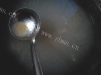 美味鲤鱼肉皮冻做法图解6)