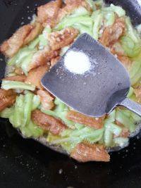 丝瓜炒油条做法图解6)