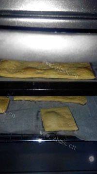 诱人的圣诞姜饼屋做法图解10)
