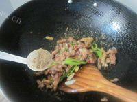 家常菜肉炒青椒做法图解3)