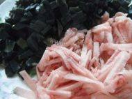 「绿色食物」皮蛋瘦肉粥做法图解2)