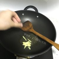 家常丝瓜炒鸡块做法图解3)