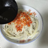 美味凉拌手撕麻辣杏鲍菇做法图解7)