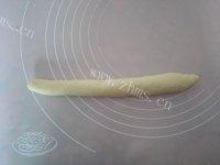 唇齿留香的肠仔包做法图解4)