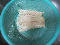 香嫩的金针菇炒蛋做法图解1)