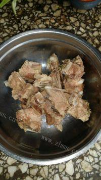 家常菜豆角土豆炖排骨做法图解1)