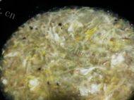 美味的金针菇蛋花汤做法图解5)