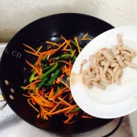 美味营养的鱼香肉丝做法图解10)