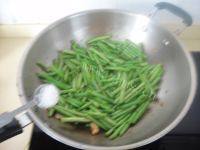 家常菜肉末炒豇豆做法图解7)