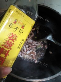 简易的青椒炒章鱼做法图解4)