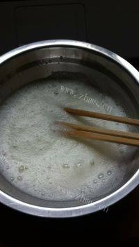 口感极佳的电饭锅蛋糕做法图解2)