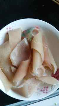 好吃的酸辣卤猪皮做法图解1)