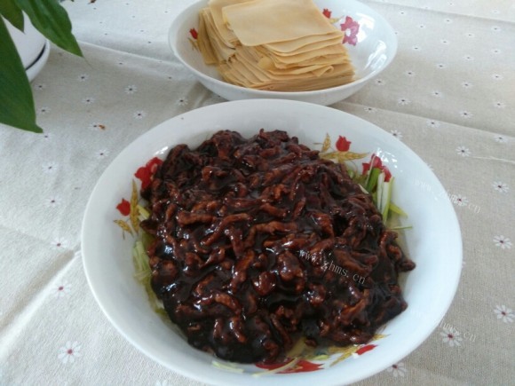 色泽鲜亮的京酱肉丝