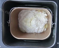 自制蔓越莓餐包做法图解2)