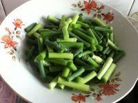 健康美味的蒜苔炒肉片做法图解1)