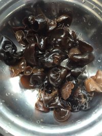 自制日本豆腐炒黑木耳做法图解1)