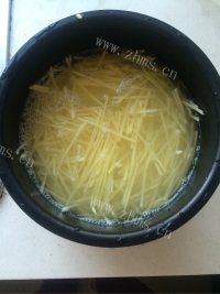 咸甜适中的青椒土豆丝做法图解3)