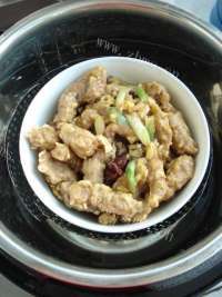 色香味浓的小酥肉蒸碗做法图解11)