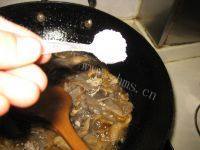 健康美食之蘑菇炒肉做法图解10)