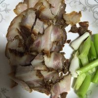 喷香的茶树菇炒肉做法图解2)