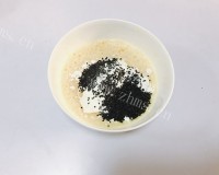 自制黑芝麻鸡蛋卷做法图解8)
