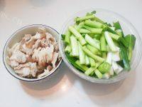 自制蒜苗回锅肉做法图解3)