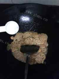 家常菜莲藕炒肉片做法图解9)